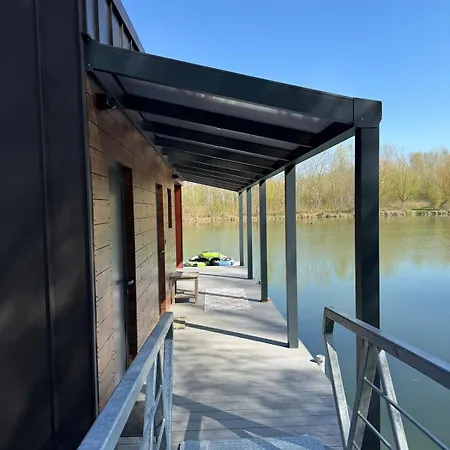 船上ホテル Sunset Hausbot *