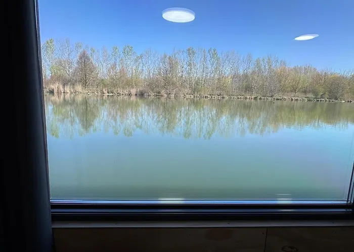 Sunset Hausbot ספינת מלון *