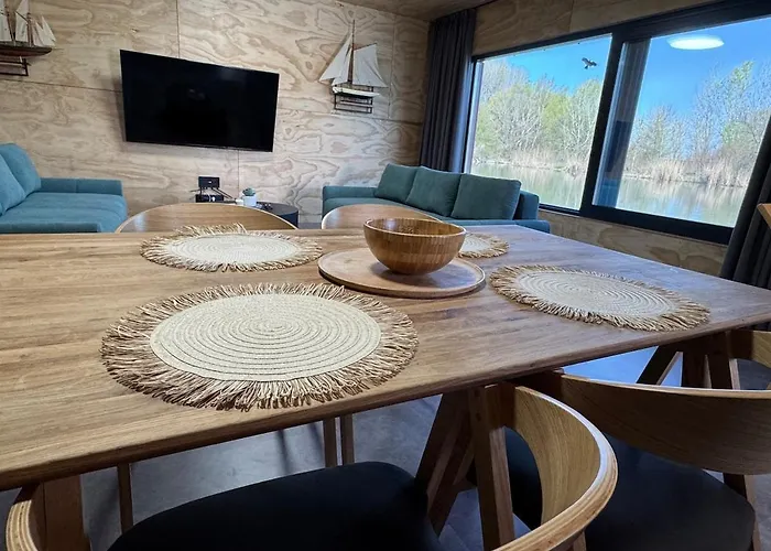 Sunset Hausbot Hotel en barco