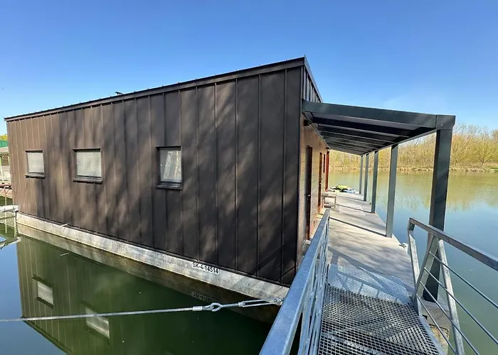 Sunset Hausbot ספינת מלון